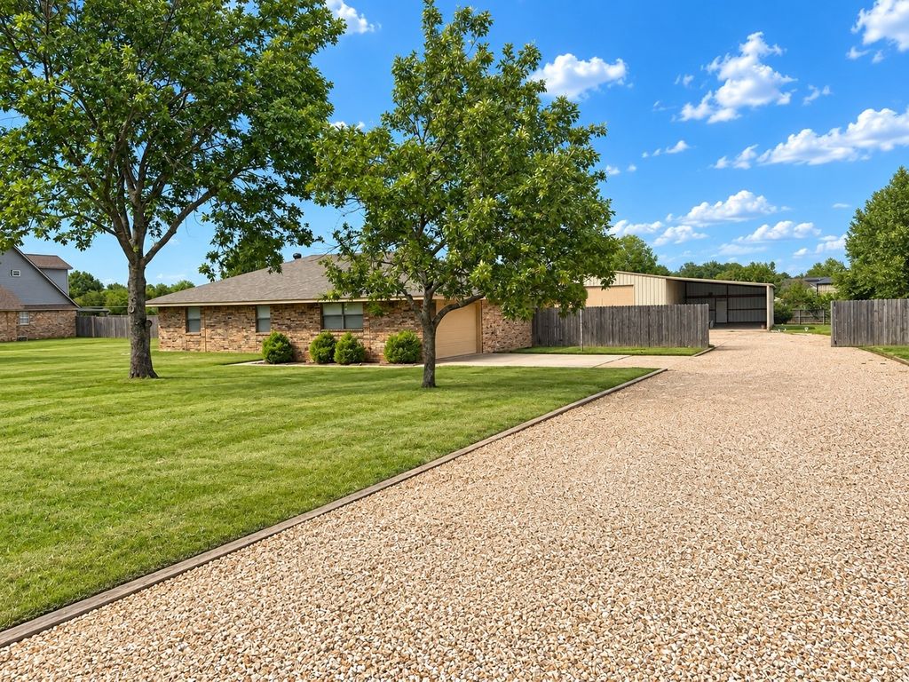 141 S Meadowbrook Drive, Pottsboro, TX 75076