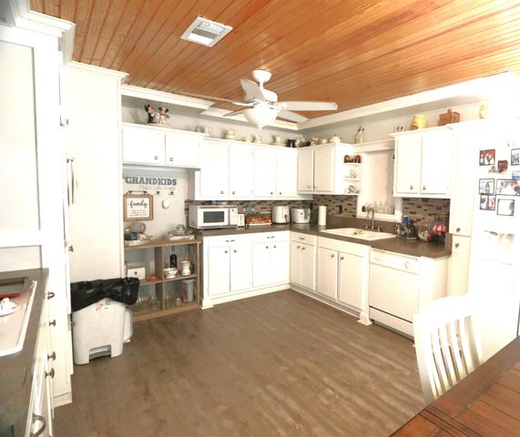 134 Rosethorne Ln, Grand Isle, LA 70358