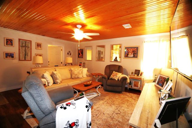 134 Rosethorne Ln, Grand Isle, LA 70358