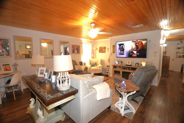 134 Rosethorne Ln, Grand Isle, LA 70358