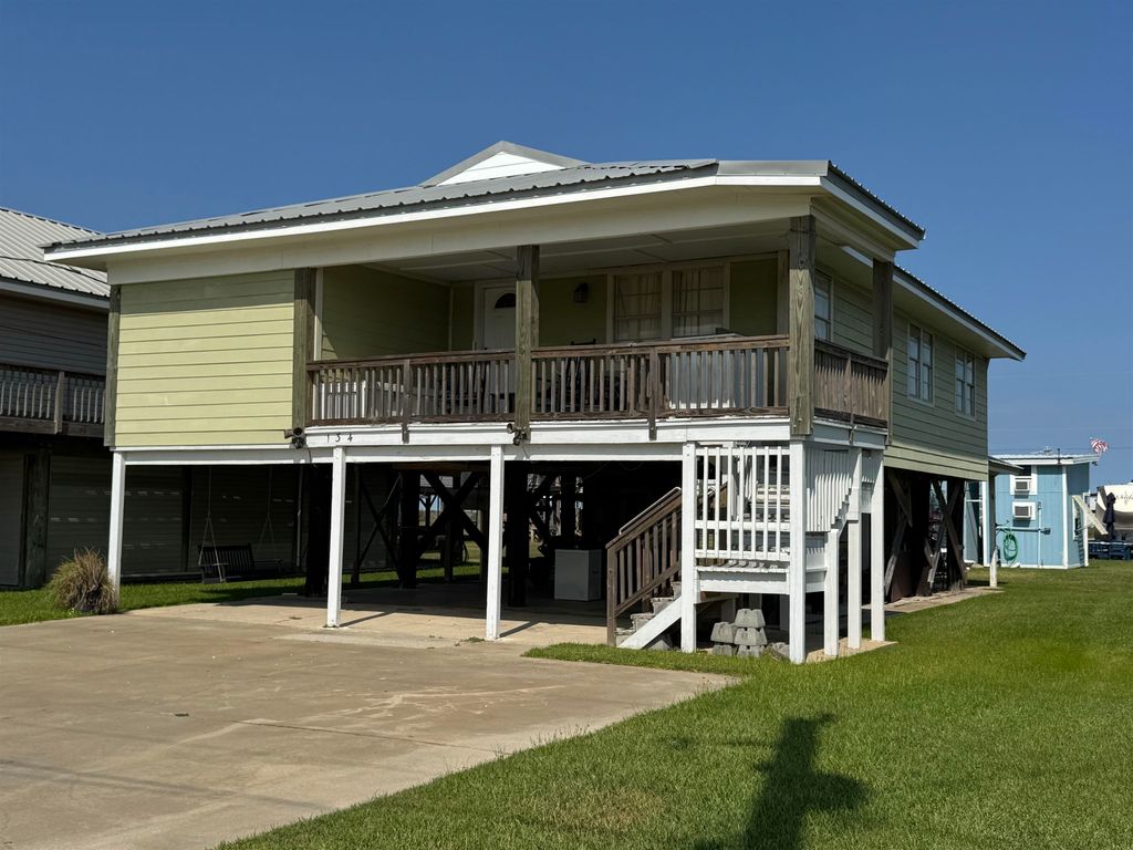134 Rosethorne Ln, Grand Isle, LA 70358