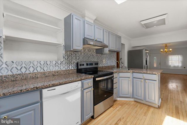 202 S CHERRY ST, Falls Church, VA 22042