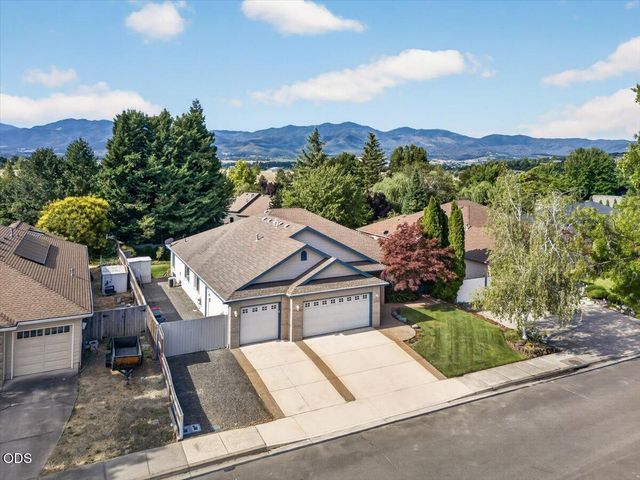 3460 Blue Blossom Drive, Medford, OR 97504