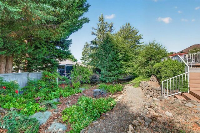 3460 Blue Blossom Drive, Medford, OR 97504