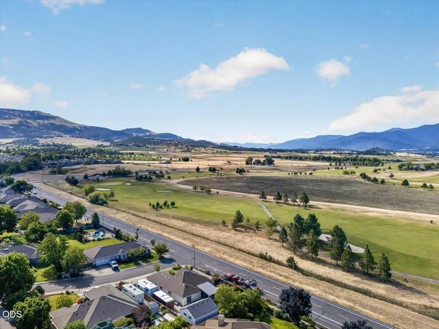 3460 Blue Blossom Drive, Medford, OR 97504
