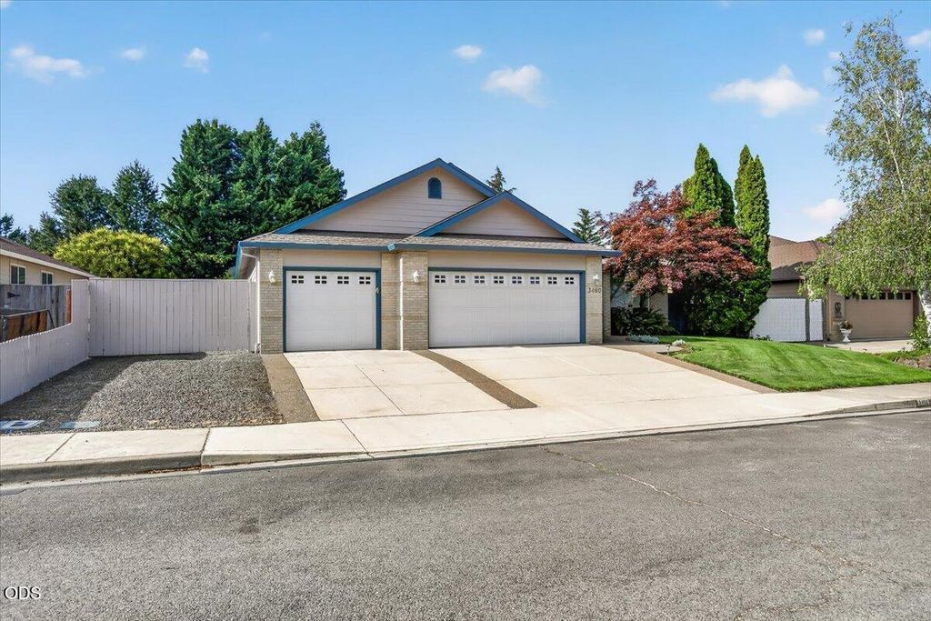 3460 Blue Blossom Drive, Medford, OR 97504