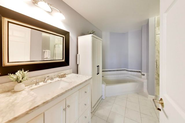 3278 N Carriageway Drive 0, Arlington Heights, IL 60004