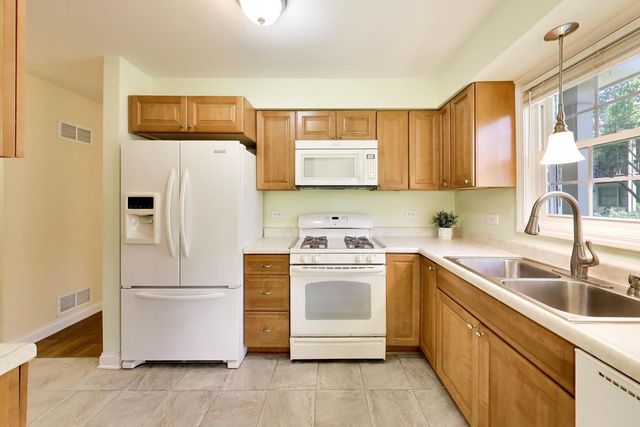 3278 N Carriageway Drive 0, Arlington Heights, IL 60004