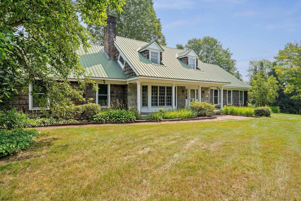 593 Red Barn Road, Hartford, VT 05001