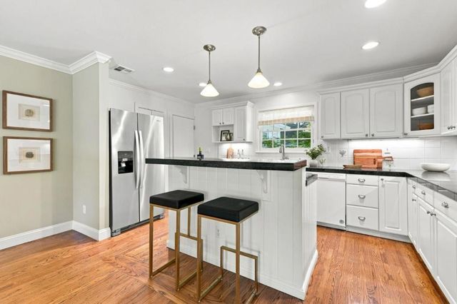 2 Bradley Court, Redwood City, CA 94061