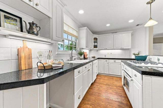 2 Bradley Court, Redwood City, CA 94061