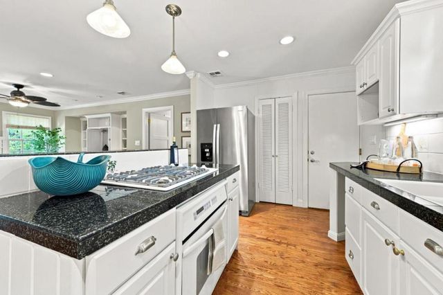2 Bradley Court, Redwood City, CA 94061