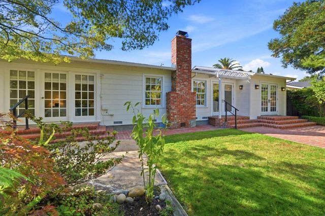2 Bradley Court, Redwood City, CA 94061