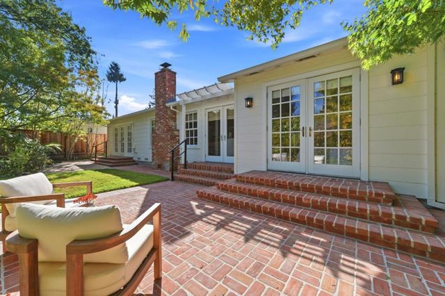 2 Bradley Court, Redwood City, CA 94061