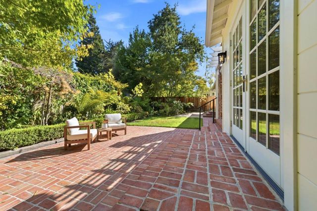 2 Bradley Court, Redwood City, CA 94061