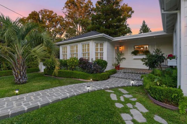 2 Bradley Court, Redwood City, CA 94061