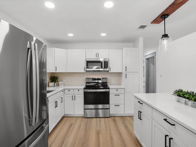 4004 Pueblo Court, Granbury, TX 76048