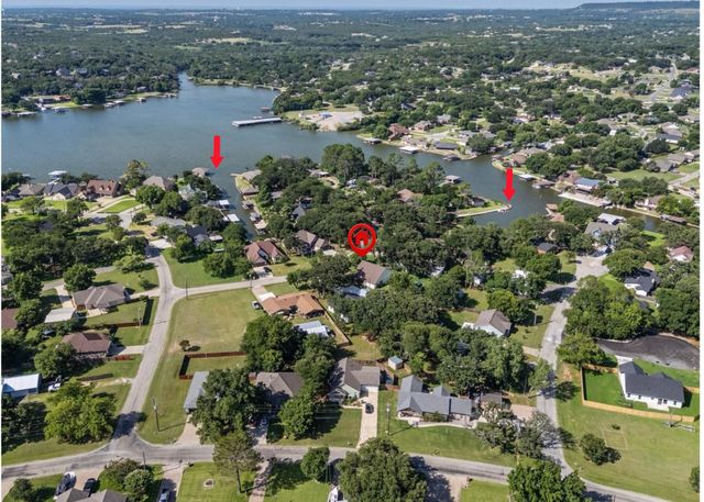 4004 Pueblo Court, Granbury, TX 76048