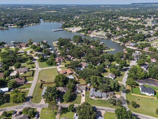 4004 Pueblo Court, Granbury, TX 76048