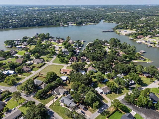 4004 Pueblo Court, Granbury, TX 76048