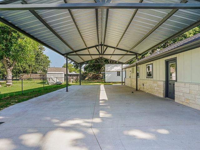 4004 Pueblo Court, Granbury, TX 76048