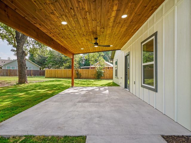 4004 Pueblo Court, Granbury, TX 76048