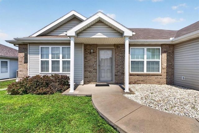 1104 Carlisle Drive, Raymore, MO 64083