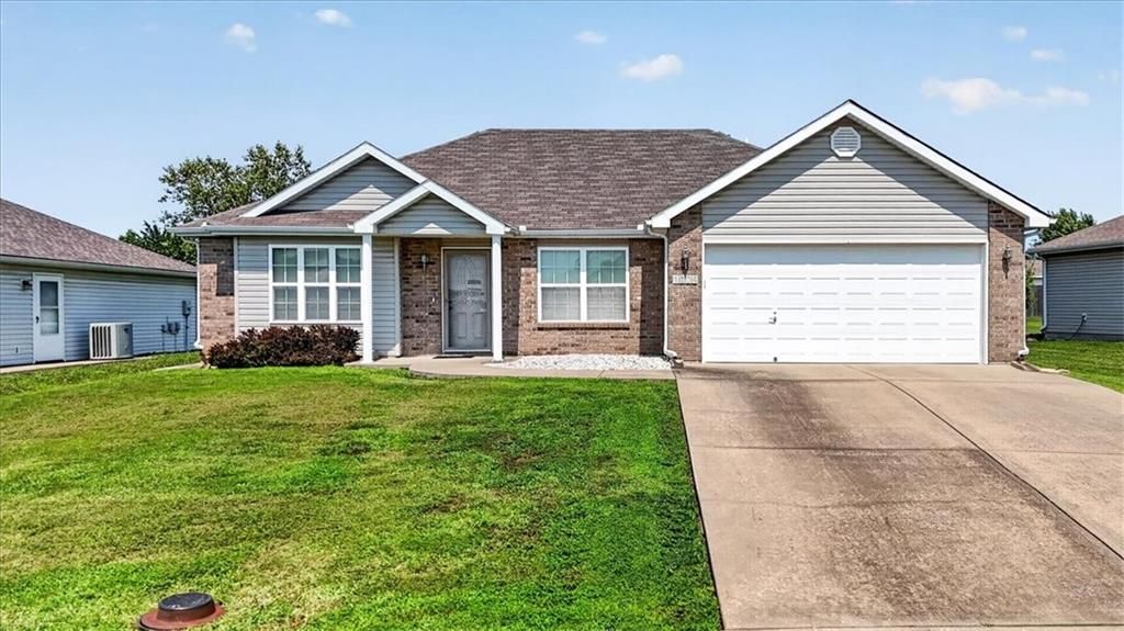 1104 Carlisle Drive, Raymore, MO 64083