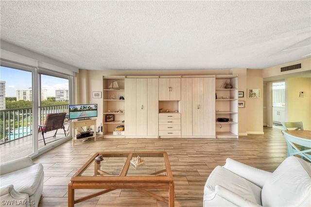 3 Bluebill AVE 808, Naples, FL 34108