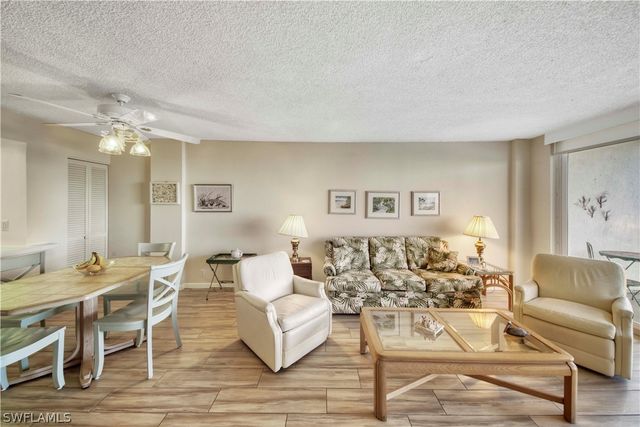 3 Bluebill AVE 808, Naples, FL 34108