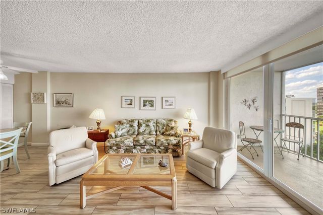 3 Bluebill AVE 808, Naples, FL 34108