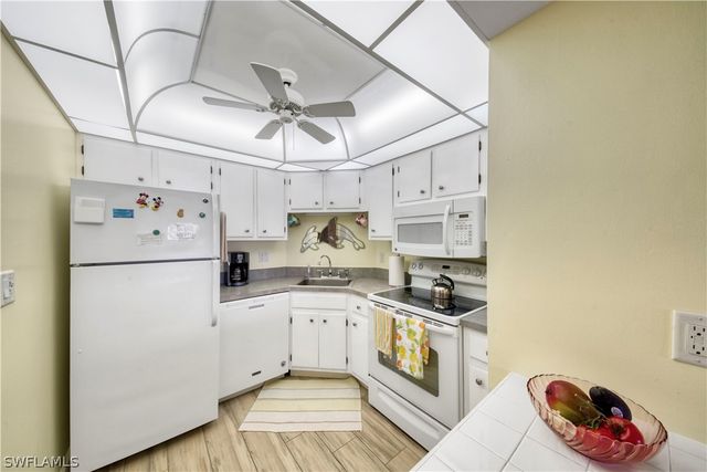 3 Bluebill AVE 808, Naples, FL 34108