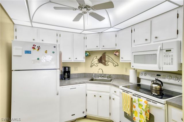 3 Bluebill AVE 808, Naples, FL 34108