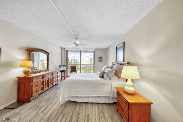 3 Bluebill AVE 808, Naples, FL 34108
