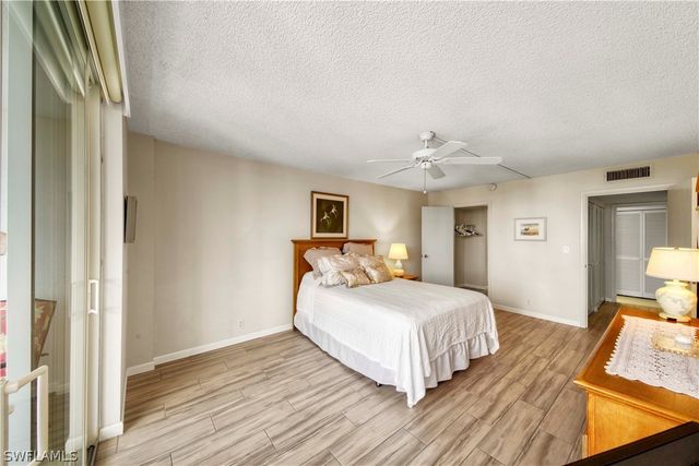 3 Bluebill AVE 808, Naples, FL 34108
