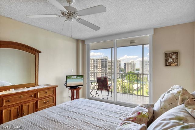 3 Bluebill AVE 808, Naples, FL 34108