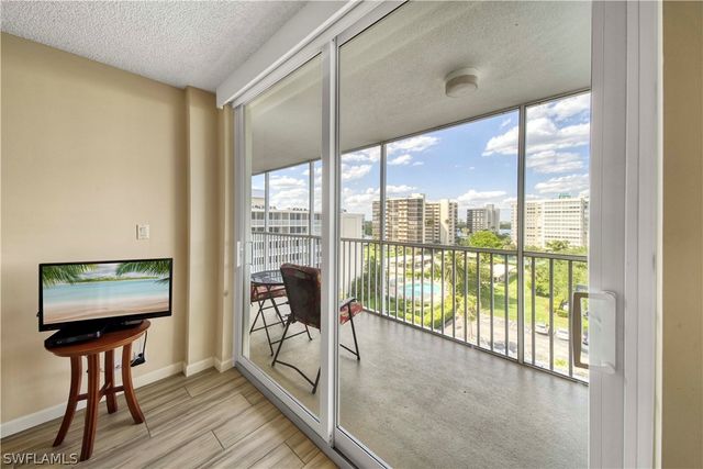 3 Bluebill AVE 808, Naples, FL 34108