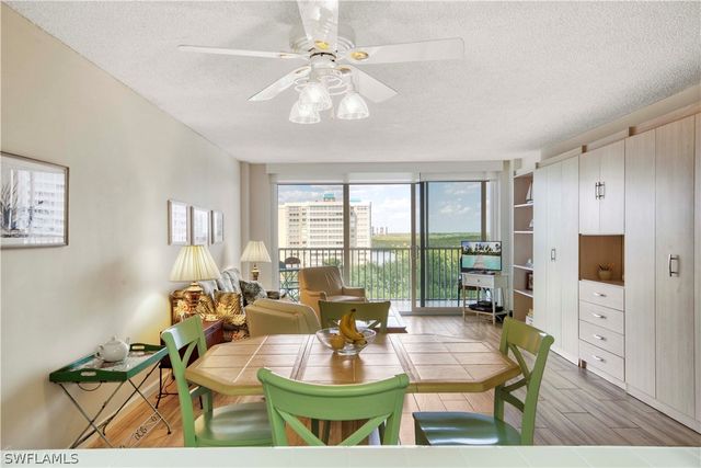 3 Bluebill AVE 808, Naples, FL 34108
