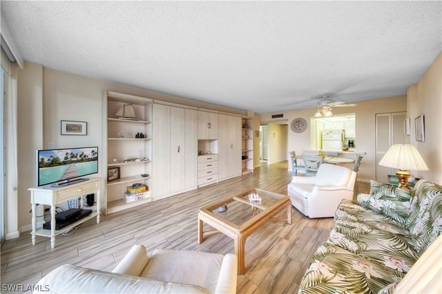 3 Bluebill AVE 808, Naples, FL 34108