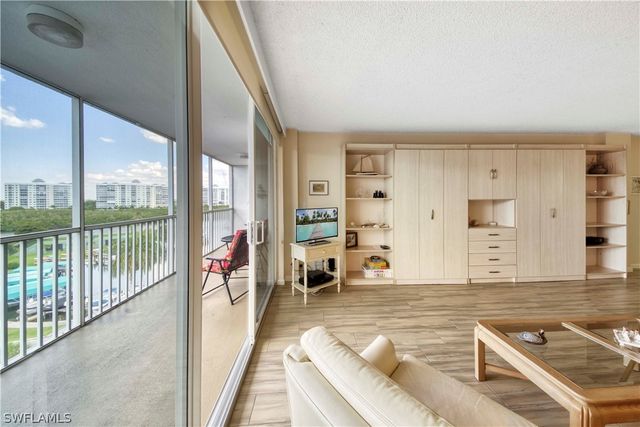3 Bluebill AVE 808, Naples, FL 34108