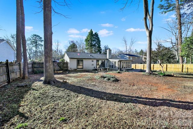 7130 Rollingridge Drive, Charlotte, NC 28211