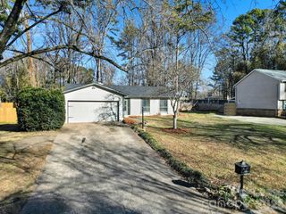 7130 Rollingridge Drive, Charlotte, NC 28211