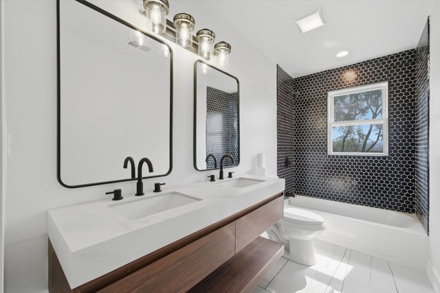 638 E 65th Street, Chicago, IL 60637