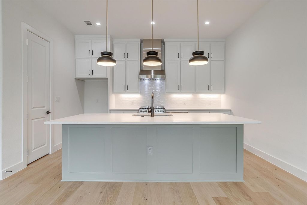 123 Thornton Street, Arlington, TX 76013