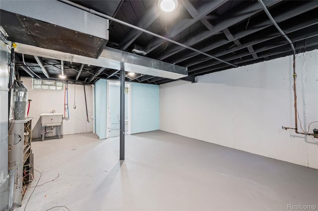 19945 Biltmore Street, Detroit, MI 48235