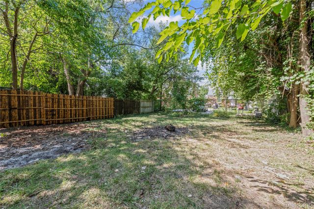 19945 Biltmore Street, Detroit, MI 48235