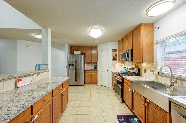 10338 E Summit Canyon Drive, Houston, TX 77095