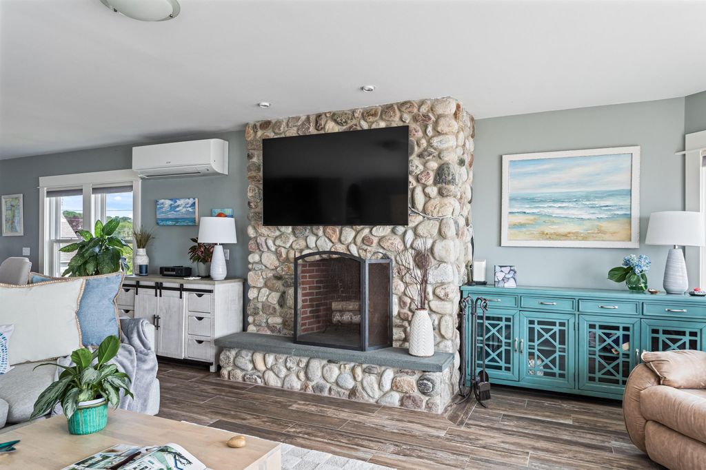Image 20 of property listing at 4 Nor'East Lane, Hampton, NH 03842