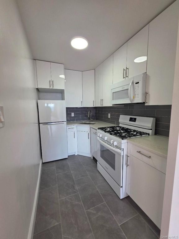 61-20 Grand Central Parkway C807, Forest Hills, NY 11375 — photo 4