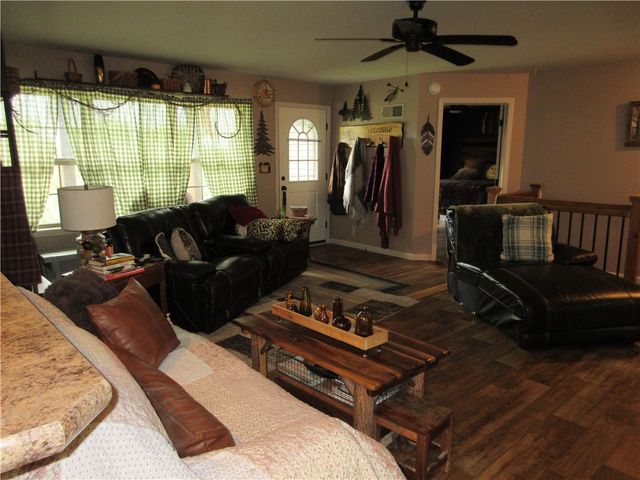 3118 Conway Wallrose Rd, Economy, PA 15005